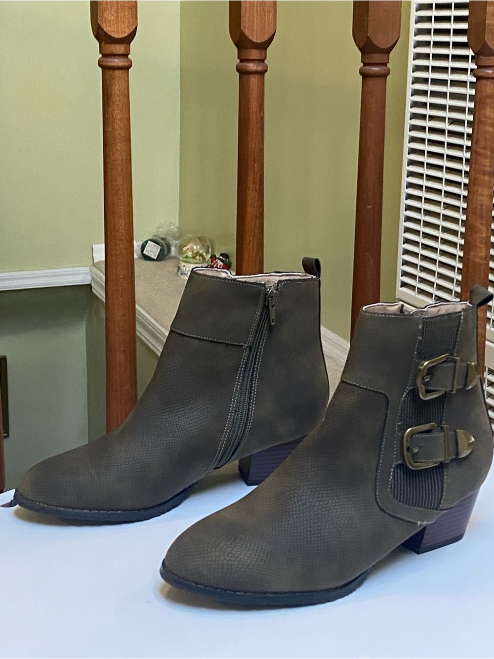 Ros Hommerson Olive Ankle Boots with Buckle Accents siize 8.5 women H50N5